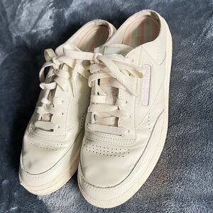 8.5 women’s slide on white Reebok preloved footwear